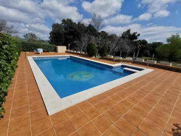 Casa rural para 15 personas, con jardín en Llagostera