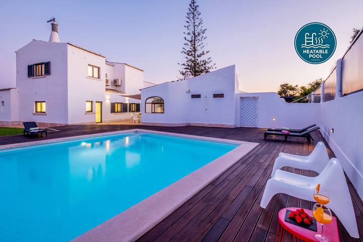 Villa voor 26 personen, with Balkon and Terras as well as Tuin in Lagoa