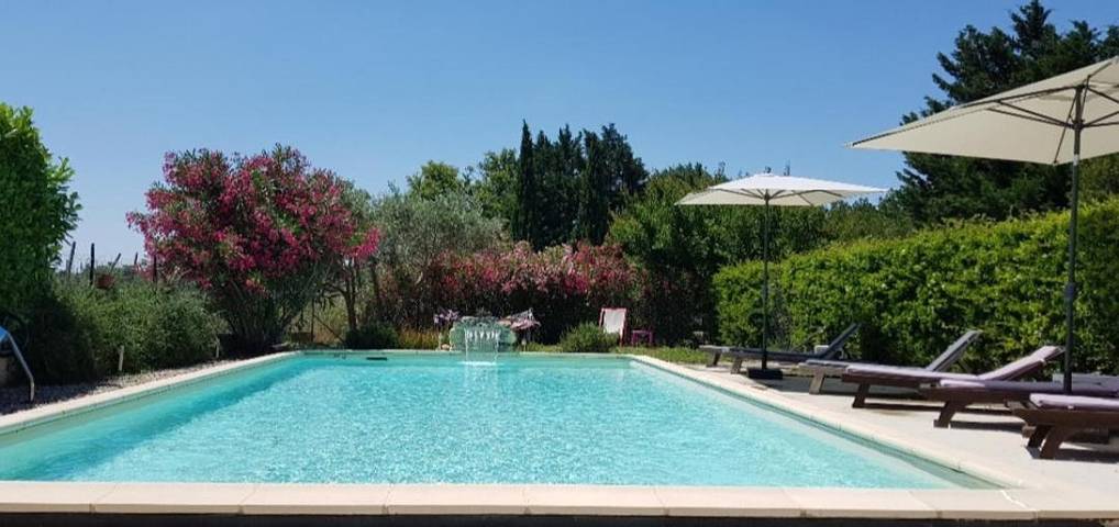 Maison d’hôte pour 4 personnes, avec Balcon et Terrasse ainsi que Jardin et Piscine