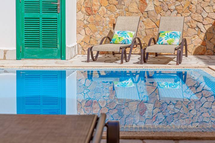 Las Vias, holiday home in Mallorca with private pool and patio in Petra, Majorca Center