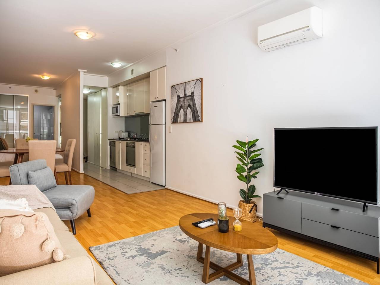 Entire apartment, Stylish Studio With Pool & Gym in Heart of Sydney in Darling Harbour, Sydney