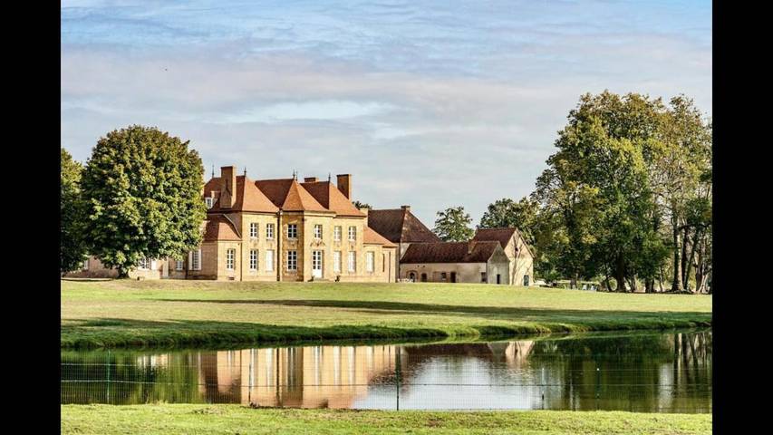 Location de vacances pour 28 personnes dans Chézy