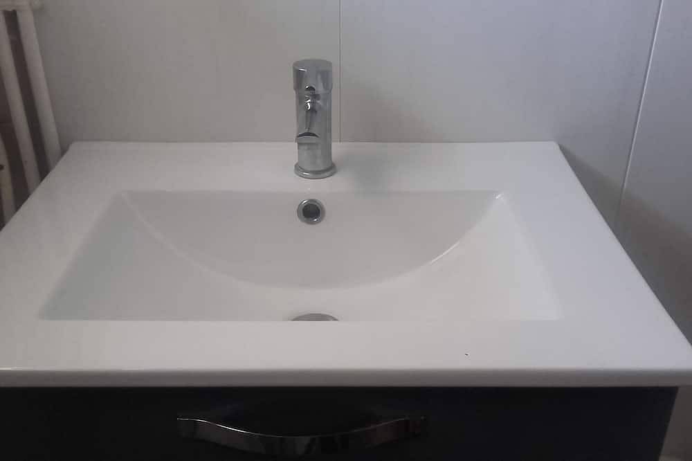 Entire apartment, T2 large and bright Toulouse Nord (L'Union) free parking, balcony in L'Union, Haute-Garonne
