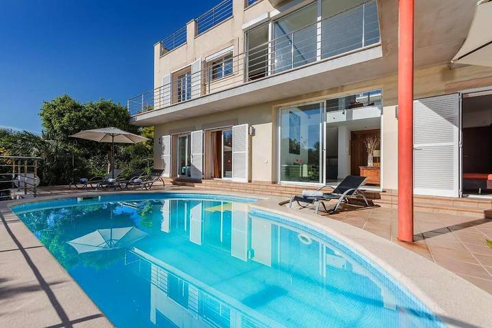 Villa 'Vistafar ' con vistas al mar, Wi-Fi y aire acondicionado in Alcanada, Alcúdia
