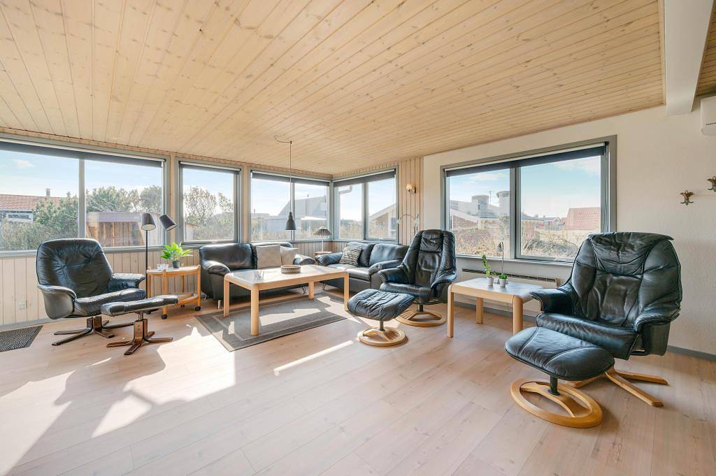 Holiday home with hot tub and sauna in peaceful location in Nørre Lyngvig, Hvide Sande