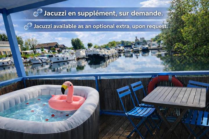 Bateau pour 6 personnes, avec jacuzzi ainsi que balcon et bassin pour enfant, adapté aux familles dans Côte-d'Or