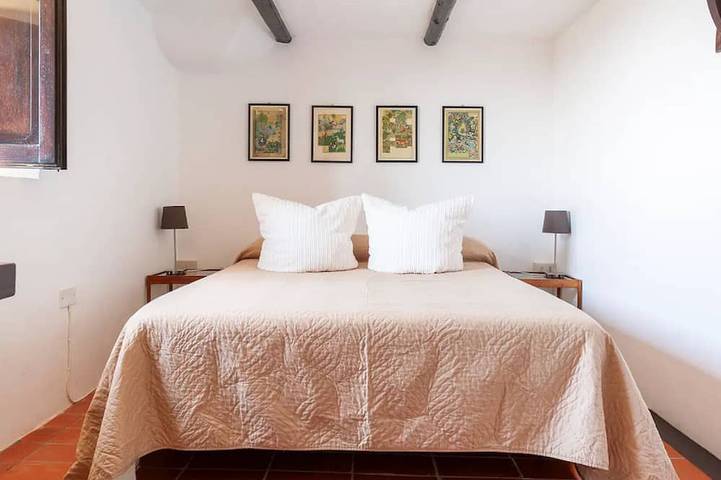 Ganze Wohnung, Garden Apartment with Sea view -- hilltop Medieval village, 10' from the Beach. in Castagneto Carducci, Etruskische Küste