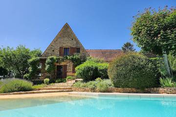 Location de vacances pour 10 personnes, avec terrasse et piscine à Tamniès