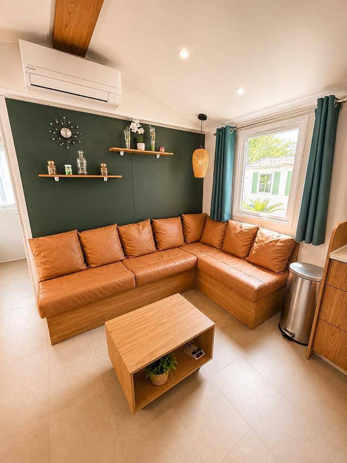Camping pour 4 personnes, avec Terrasse et Piscine