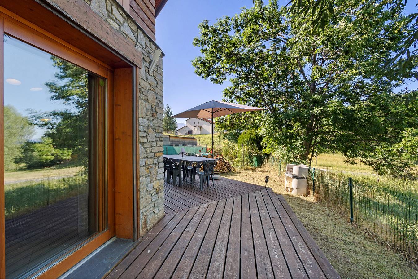 Chalet 'Edliane' con vista sulle montagne, terrazza privata e Wi-Fi in Font-Romeu-Odeillo-Via, Parco naturale regionale dei Pirenei catalani