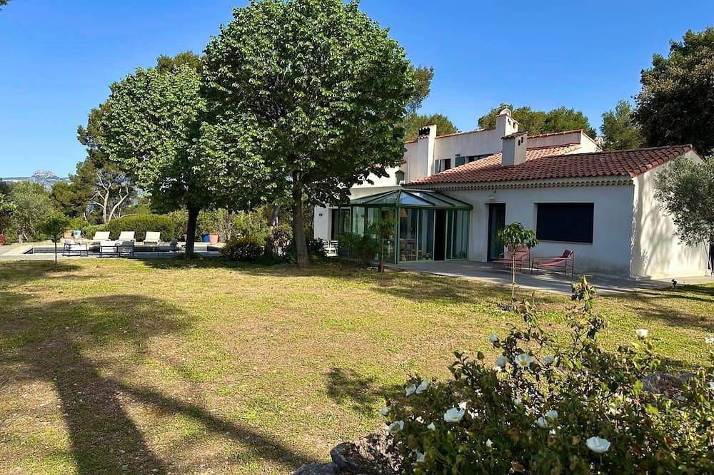 Villa au calme sud piscine proximité Cassis tarif promotionnel du 13 au in Gémenos, Côte méditerranéenne (France)