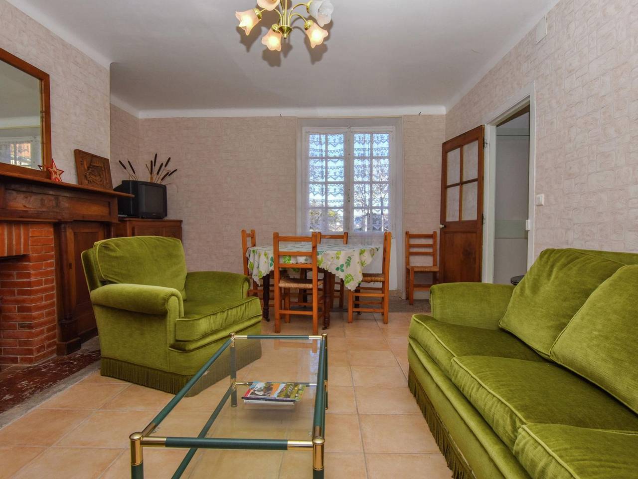 Beautiful Holiday Home near Forest in Montfaucon in Montfaucon (Lot), Parque Natural Regional Causses du Quercy