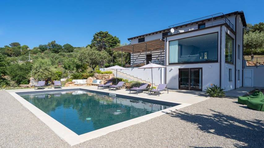 Villa für 8 Personen, mit Pool - 1