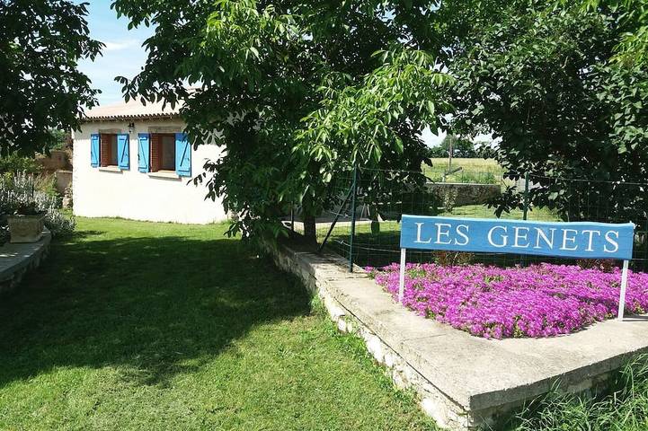 Gîte pour 5 personnes, avec Terrasse ainsi que Jardin et Piscine à Valderiès