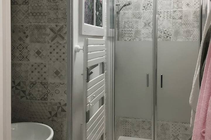 Entire apartment, Loire Valley 18C 3-star  apartment in Centre with today’s comfort and garden in Blois, Blois region
