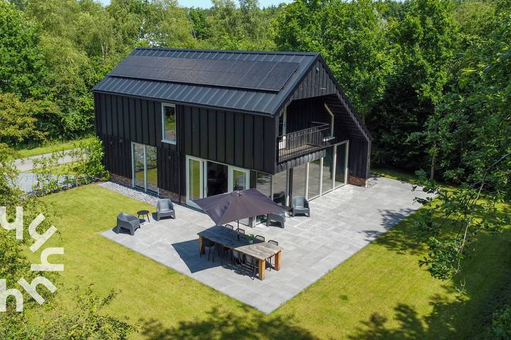 Vakantiehuis voor 8 personen, met Terras en Tuin in Friesland