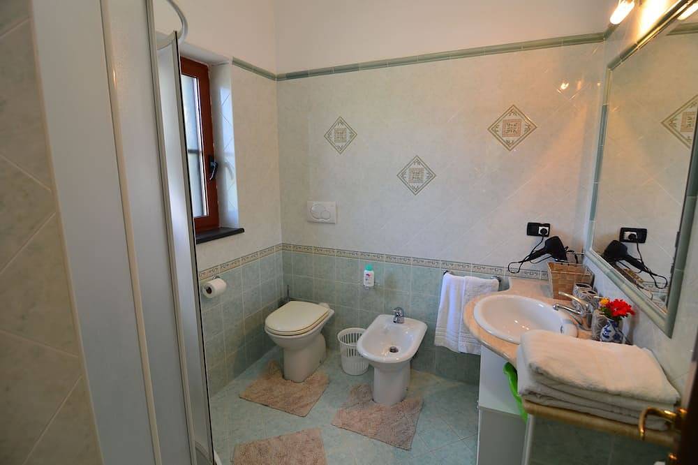 Entire apartment, Apartment surrounded by nature within walking distance of free hot springs in Forio, Ischia