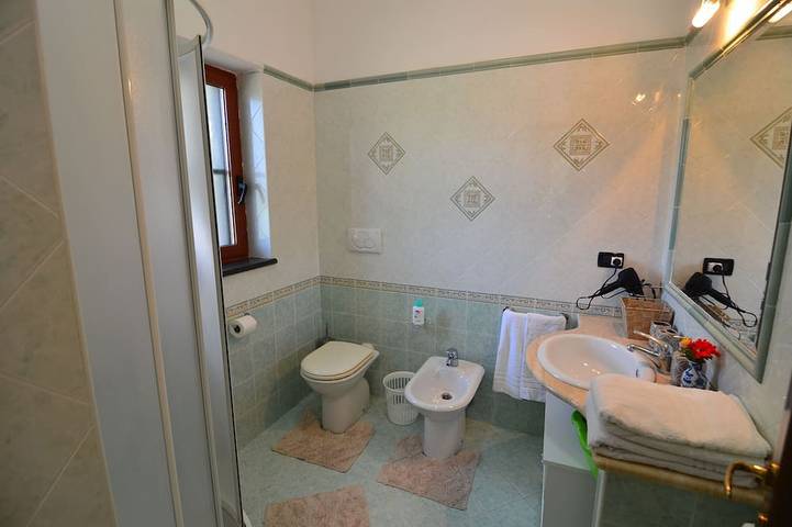 Ganze Wohnung, Apartment surrounded by nature within walking distance of free hot springs in Forio, Ischia