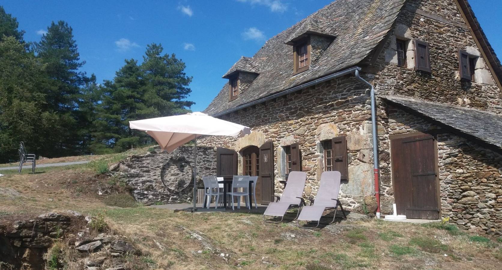 Gîte "La Grange de Lulu", 6 personnes, avec piscine in Cassaniouze, Région d'Aurillac