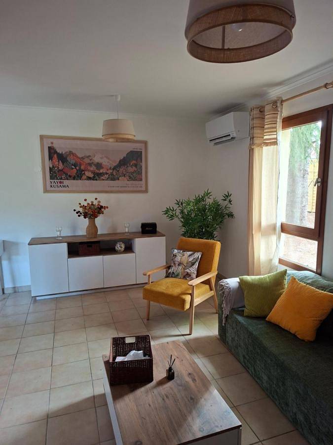 Location de vacances pour 6 personnes, avec piscine ainsi que vue et terrasse à Douelle (Lot) - 3