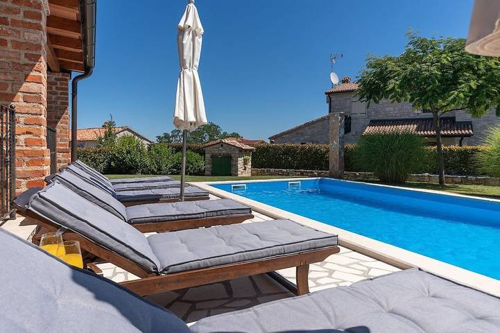 Ferienhaus für 8 Personen, mit Balkon und Garten