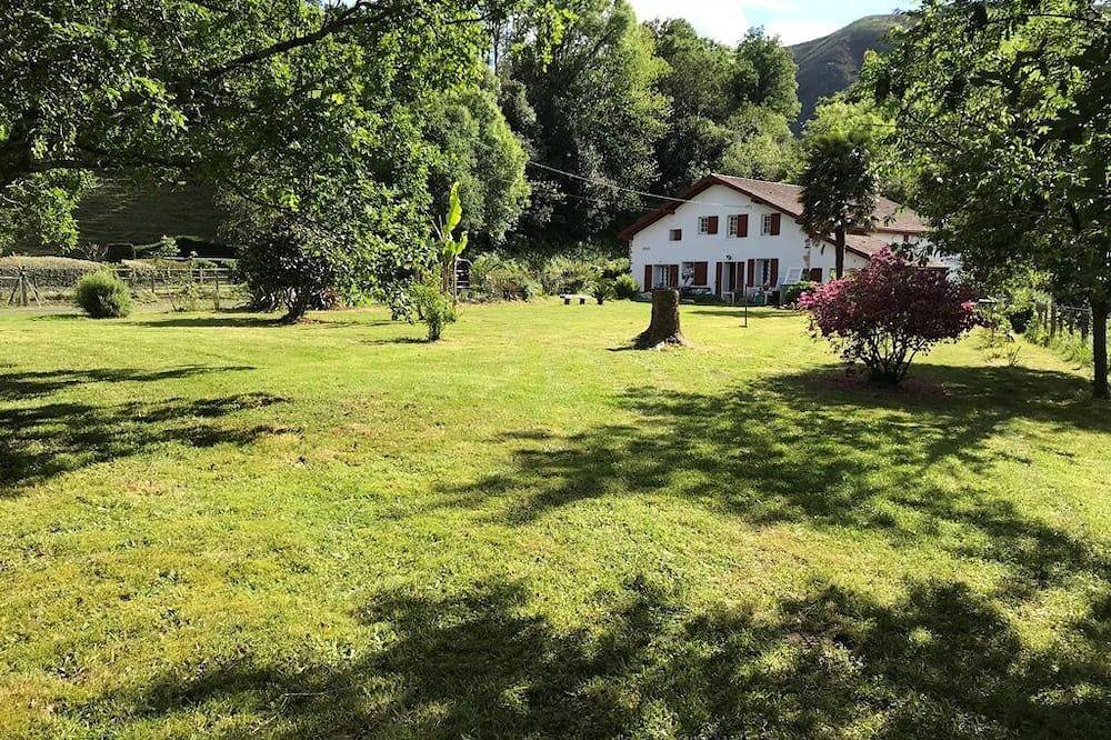 Ganze Wohnung, Nature gite (2 suites) near Espellette and Cambo les bains Pets welcome in Itxassou, Bayonne und Umgebung