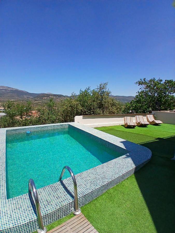 Apartamento para 2 personas, con jardín además de piscina y terraza en Castillo de Locubín