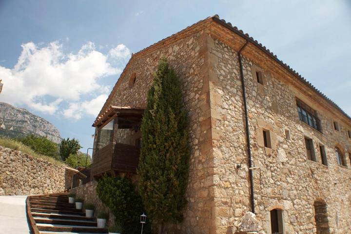 Casa rural con piscina para 8 personas, con piscina y jardín además de piscina para niños y vistas, Familias con niños en Solsonés - 4