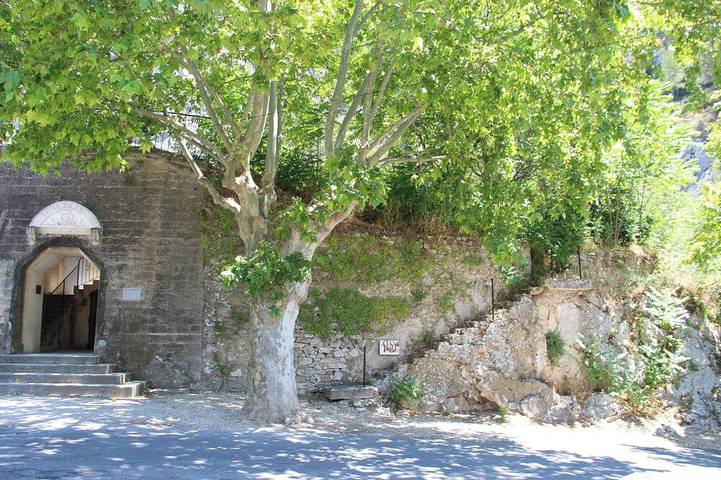Charakterhaus in Robion 35 m² für 2 bis 3 Personen mit Gemeinschaftspool in Robion, Regionaler Naturpark Luberon