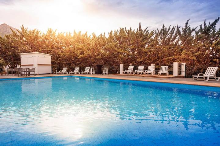 Apartamento para 5 personas, con piscina además de jardín y vistas en Huétor Santillán