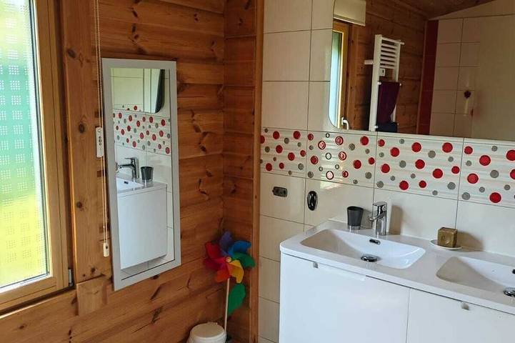 Gîte pour 6 personnes, avec jardin à Elliant - 4