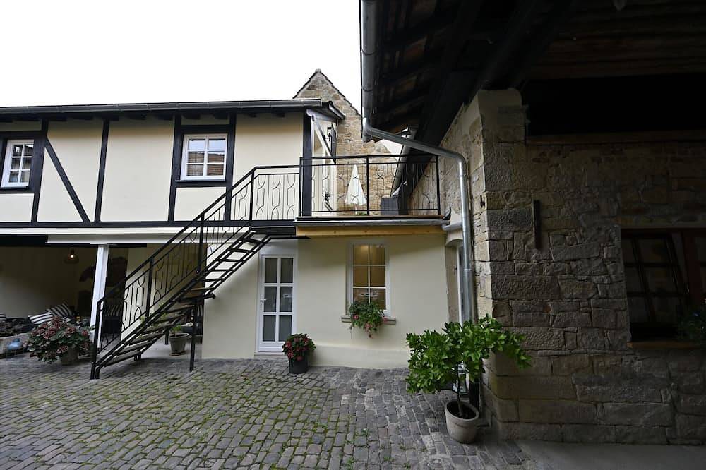 Komfort Doppelzimmer Fachwerk Ensuite Dusche mit Terrasse im Gästehaus Gehrig in Weisenheim am Sand, Pfälzer Rheinebene