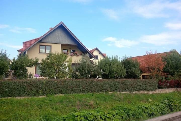 Ferienwohnung für 4 Personen, mit Garten und Balkon