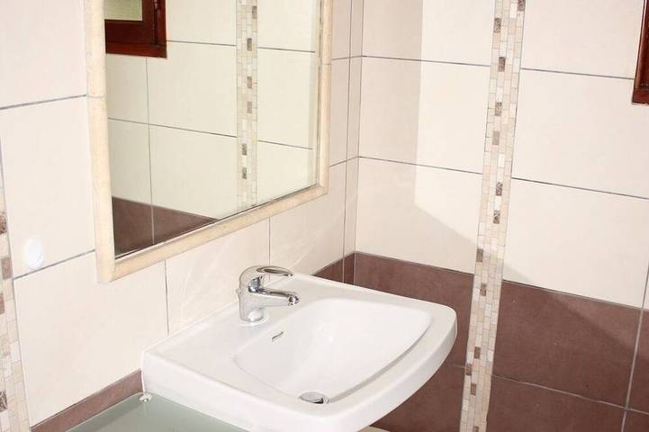 Location de vacances pour 4 personnes, avec piscine ainsi que terrasse et jardin à Sorbo-Ocagnano - 4