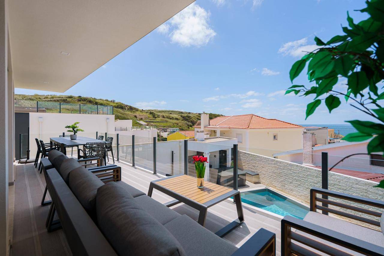 Eden Villa, with jacuzzi and ocean view in Ribamar, Lissabon Distrikt