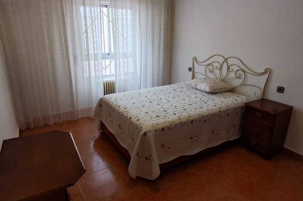 Entire apartment, Spacious and clean apartment with two bathrooms in Albacete, Albacete Province