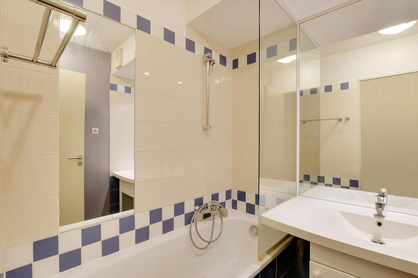 Apartamento entero, Guestready - piso moderno cerca de La Défense in Courbevoie, Altos del Sena
