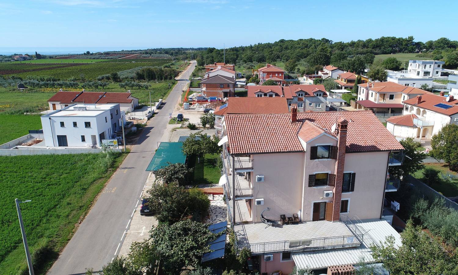Kamer met een terras Novigrad S-6951-a in Novigrad, Mareda