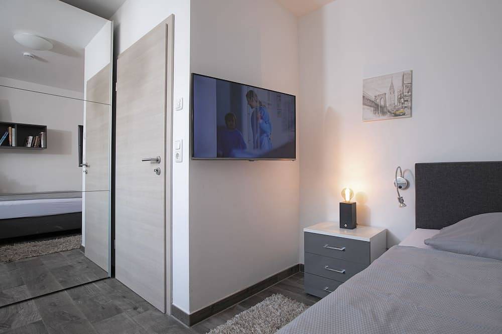 Ferienhaus direkt am See, Außen Whirlpool und exklusive 20qm Wellness-Sauna in Göhren-Lebbin, Fleesensee