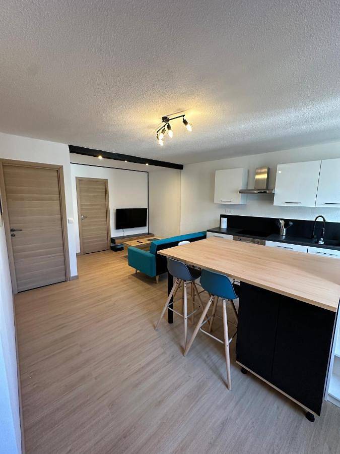 Appartement entier, Appartement T3 centre Saint donat in Saint-Donat-sur-l'Herbasse, Région de Valence