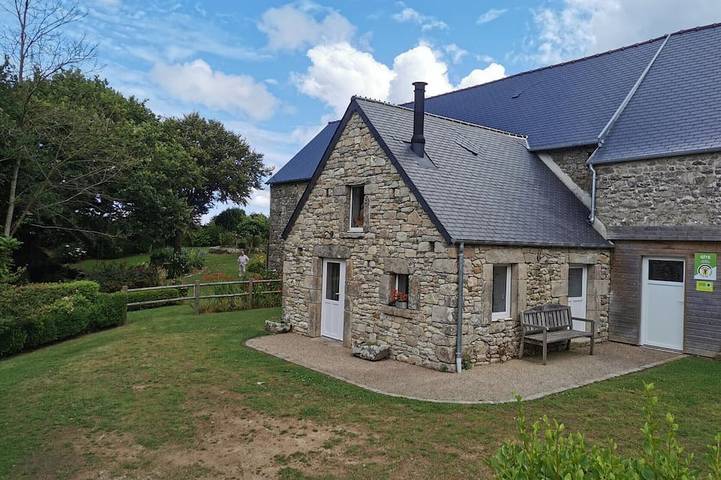 Gîte pour 5 personnes, avec jardin dans Sainte-Croix-Hague