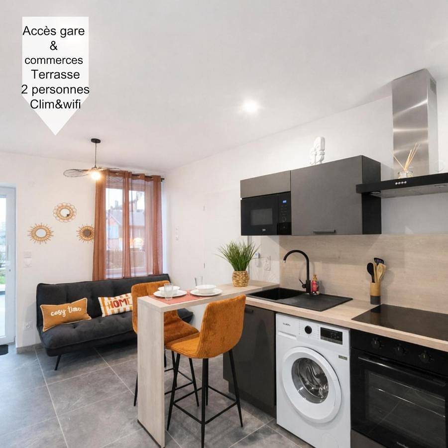 Appartement entier, Le 101 -T2 avec terrasse, commerces & gare à pied in Béligneux, Ain