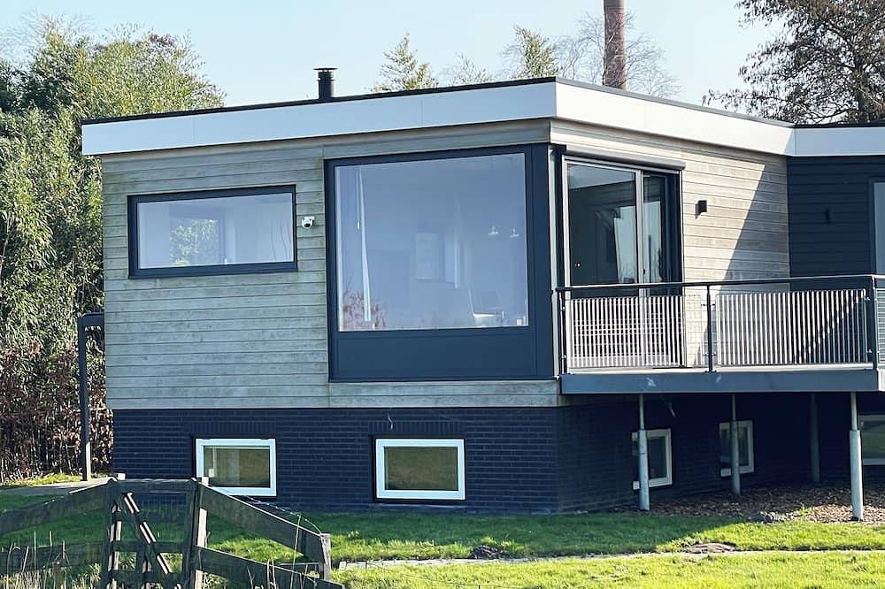 Moderne, großzügige Ferienwohnung mit malerischem Blick auf den Tjeukesee in Friesland