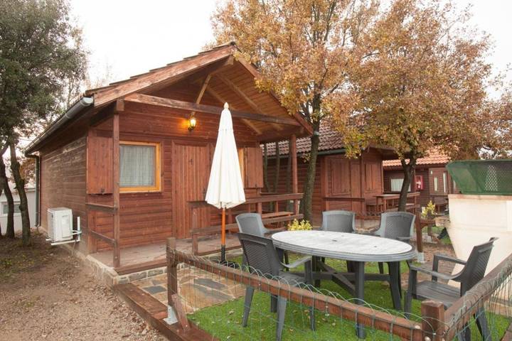 Camping pour 6 personnes, avec Terrasse et Piscine