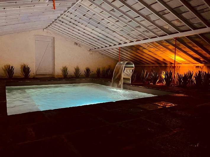 Hotel para 3 personas, con Terraza y Jacuzzi además de Jardín y Piscina para niños en Ponta Delgada