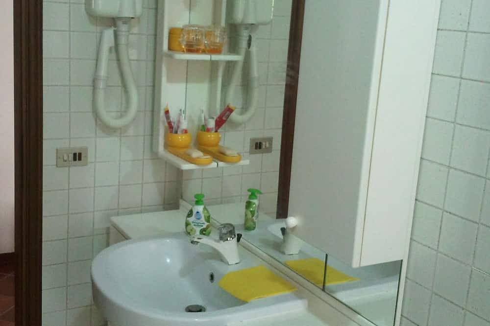 Kleines Haus auf dem Land, ruhig, 200 Meter vom Strand von Giannella in Giannella, Grosseto Provinz