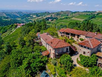 Casa Vacanza per 12 Persone in Trezzo Tinella, Langhe, Foto 1