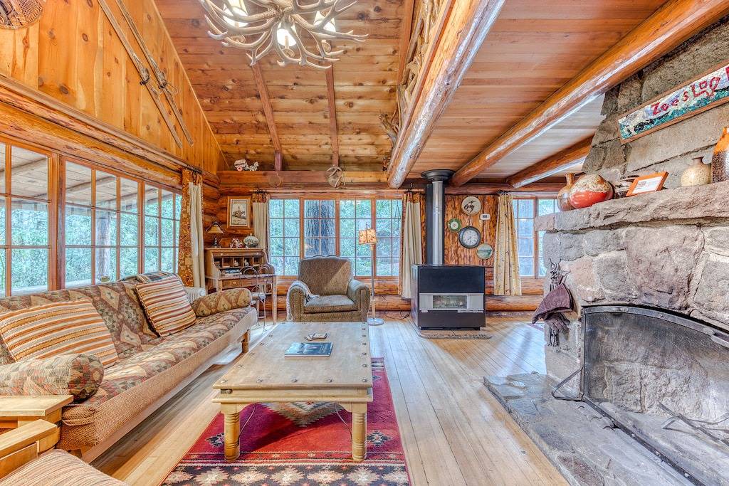 Finden Sie Ruhe und Frieden in dieser Steiner Hütte am Flussufer im Wald! in Welches, Mount Hood