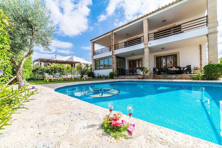 Ferienhaus für 8 Personen, mit Garten und Terrasse sowie Pool in Playa de Muro