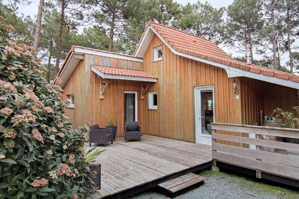 Cozy-warm chalet by the sea with a great location. Switch off, feel good. in Le Porge, Lesparre-Médoc region